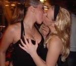 Lesbians-kissing2